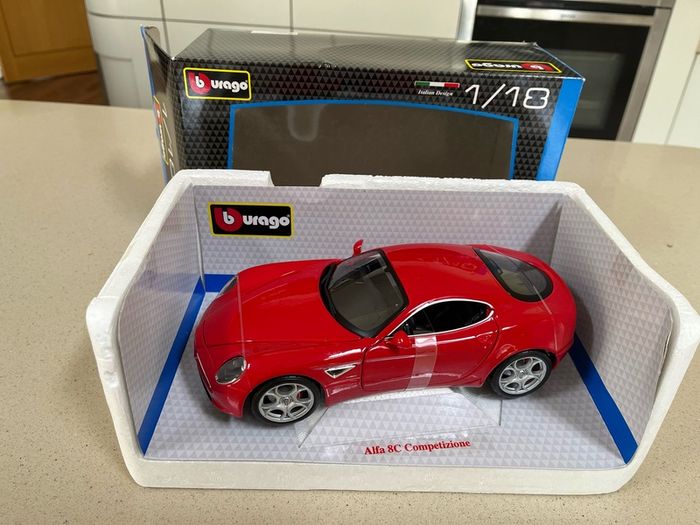 Alfa Romeo 8C Competizione 1/18 Burago Rare