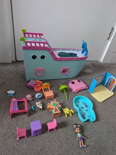 Gaby dollhouse boat