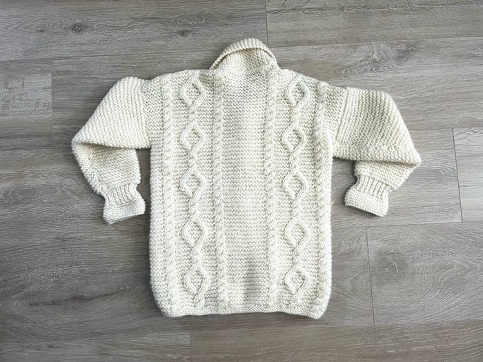 Hand knit cardigan 6/8y