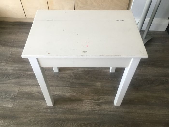 Kids desk