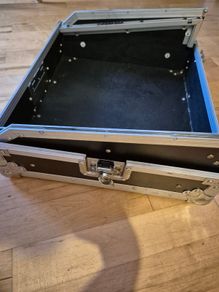 Nice clean Flight case for mixer