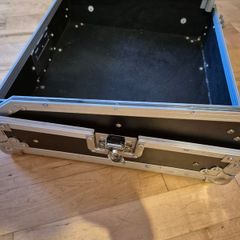 Nice clean Flight case for mixer