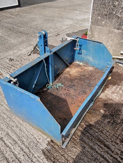 Tractor transport box