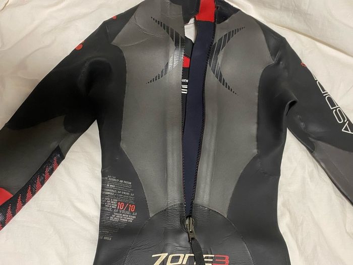 Zone 3 Aspire size L swimming wetsuit