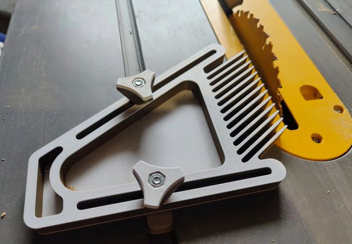DeWalt DWE7491RS Featherboard Slides and Knobs