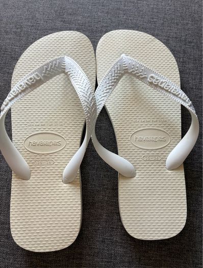 Boys/Girls trainers Nike and flip flops Havaianas size UK 4/4.5