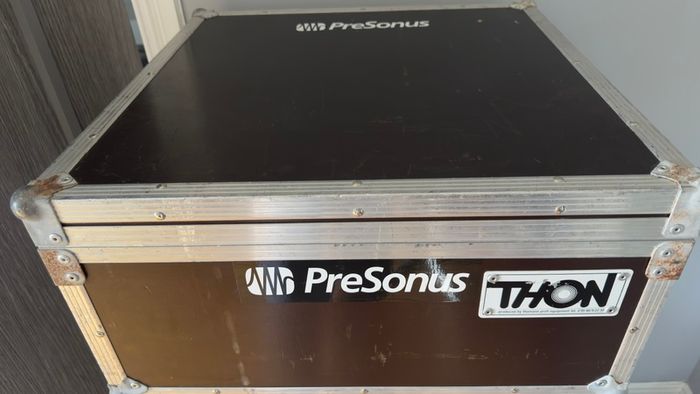 Presonus 32R + HP60 6-Channel headphone amplifier & Flight Case
