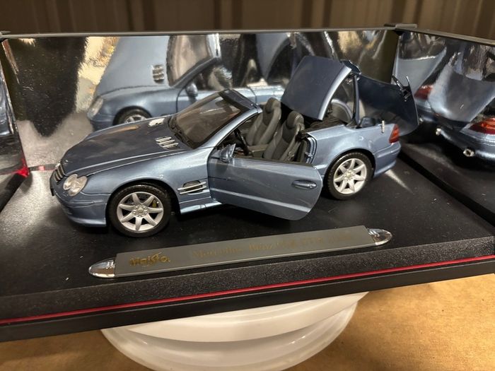 Mercedes Benz CLK foldable roof 2000 1:18