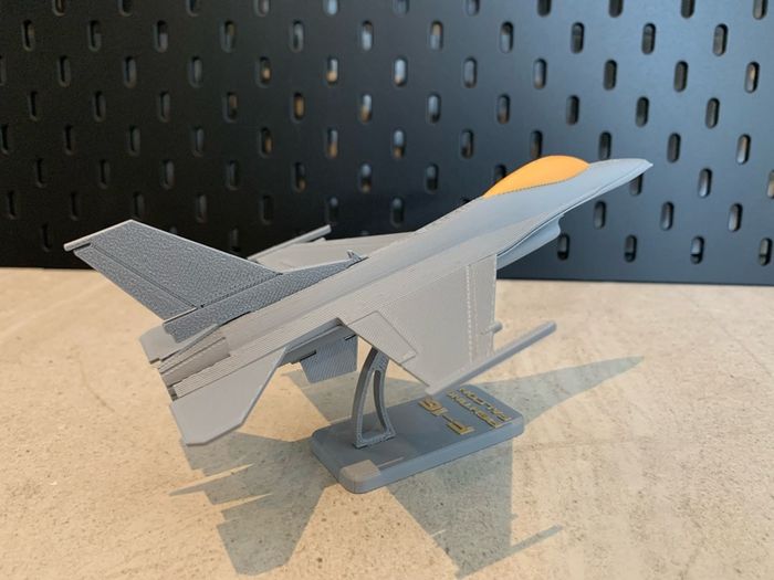 F-16 Fighting Falcon - 3D printed model (free postage)