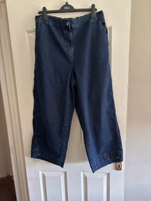 Sahara size 4 jeans London