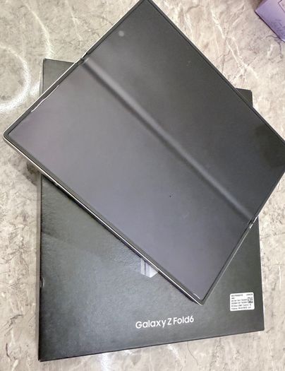 samsung galaxy fold 6 silver color 256gb 12gb ram very fast phone