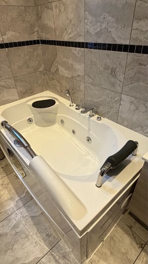 jacuzzi bath