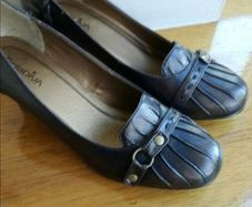 Brand New BellaDiva  Shoes Size 4/37