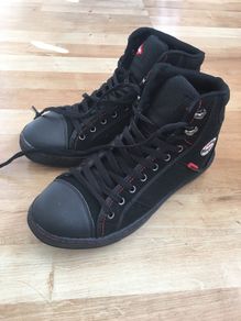 Safety boots