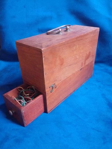 Faradic medical battery 'Shockbox' Prop