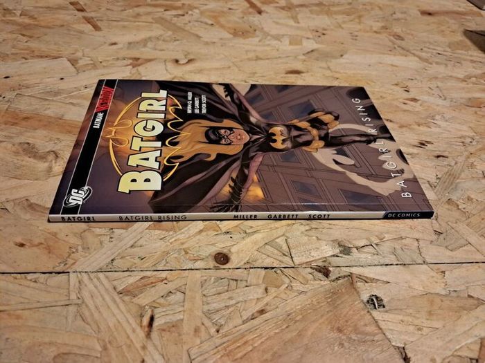 Graphic novel - Batgirl rising tpb