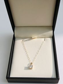 9ct Gold Solitaire Diamond Pendant & Chain