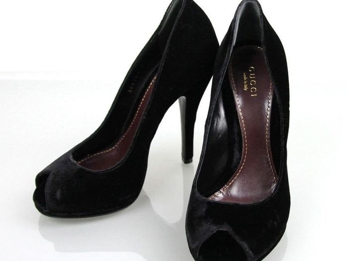 New Gucci Elizabeth Black Velvet Heart Shaped Open Toe Heels Platform