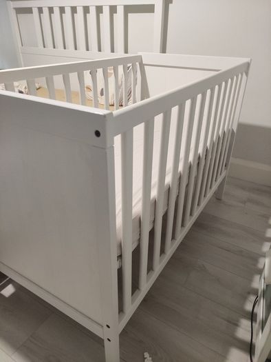 Baby crib