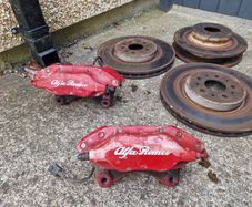 Alfa Romeo 305mm Brembo calipers