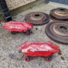 Alfa Romeo 305mm Brembo calipers