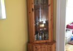 Beautiful pine corner dresser. Excellent condition