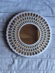 Round decorative mirror