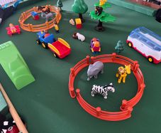 Play mobile zoo/farm