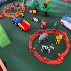 Play mobile zoo/farm