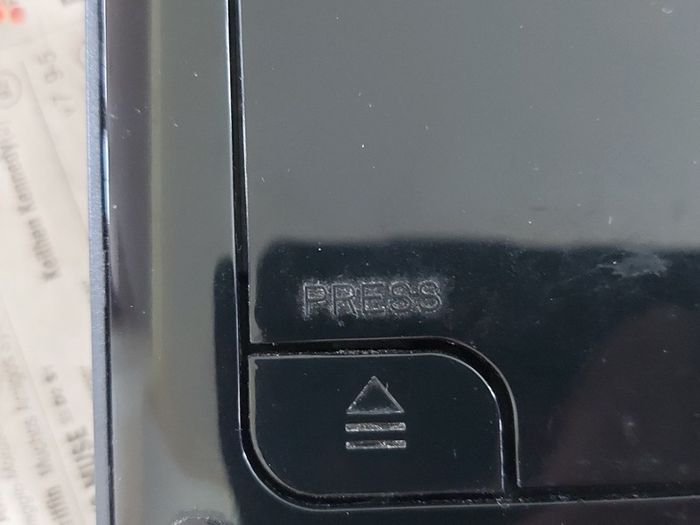 5 Portable DVD Players, all working, but no charges for them, all in very good condition