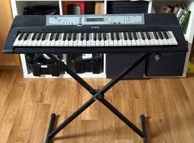 Yamaha YPT-200 keyboard