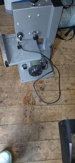 Electric band saw