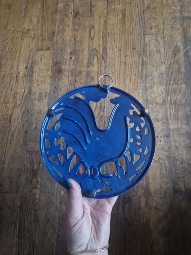 metal trivet