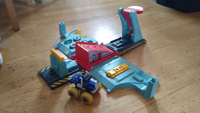blaze and the monster machine fold up play set