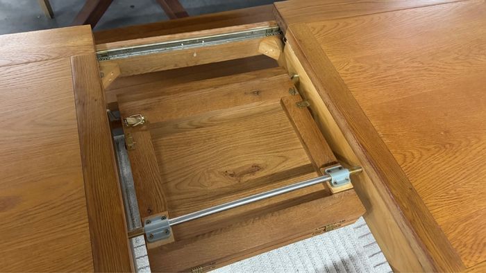 Farmhouse Oak Dining Table Extendable Ex Display Excellent