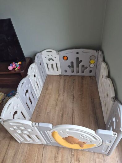 Playpen with Safety Gate