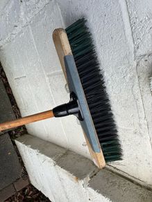 18inch Outdoor Broom with Scraper