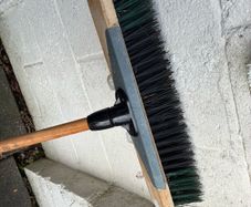 18inch Outdoor Broom with Scraper