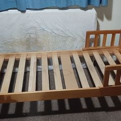 Solid pine toddler bed