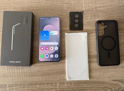 Samsung Galaxy S25 FE - Like New