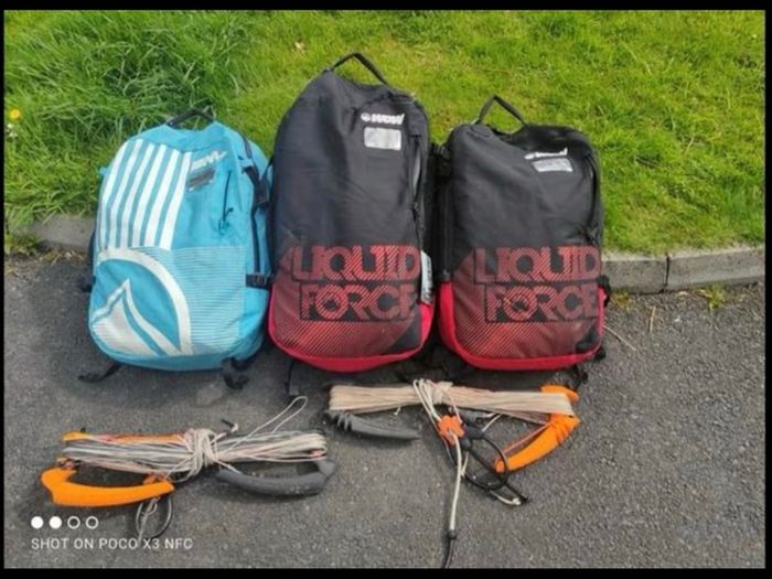 Liquid Force Kitesurf 3 Kites (10m, 8m, 6m) + 2 Control Bars