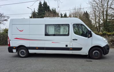 191 Renault Master Camper