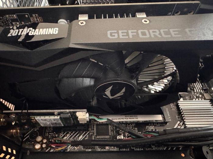 Pcspecialist Tornado R3 Gaming Pc + Monitor