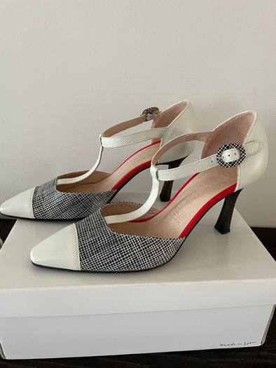 Hispanitas heels and handbag