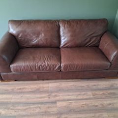 3+2 seater brown leather couch. Nice condition.