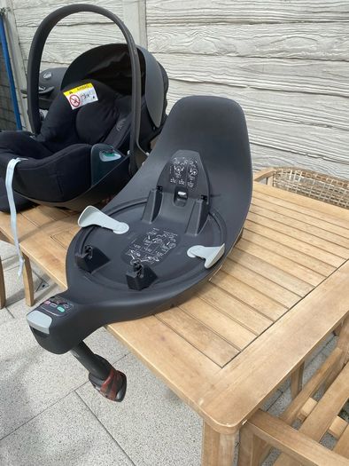 Cybex cloud z2 car seat and base