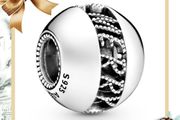 Pandora Merry Christmas Charm