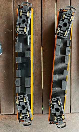 Hornby intercuty coaches. These items are an OO gauge model railway passenger coach featuring the classic orange and black Irish Rail (Iarnrod Eireann) InterCity livery.