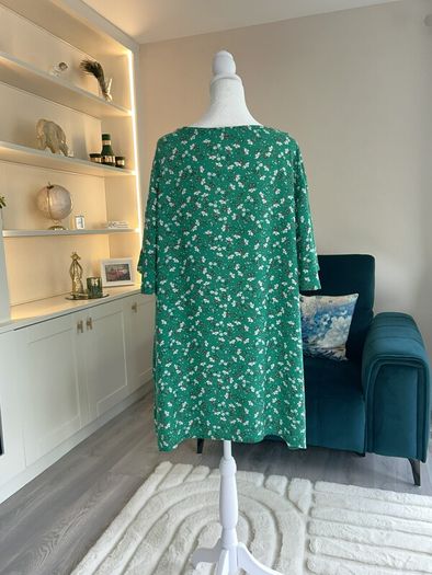 Ladies Green & White Short Sleeved Top from In extenso Size: UK 26 / EU 54