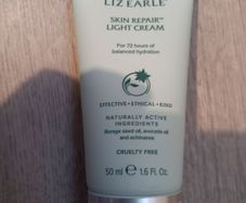 Liz Earle Skin Repair Light 50ml